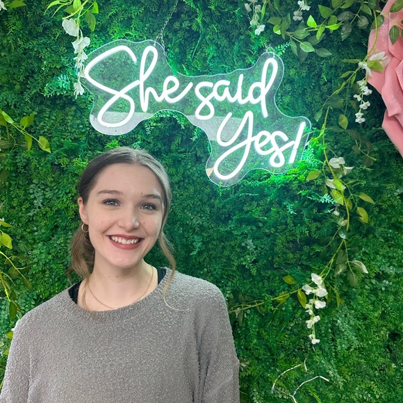 Meet Your Posher! - Picture 2 of 6